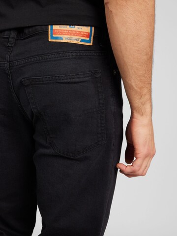 regular Jeans 'FINITIVE' di DIESEL in nero