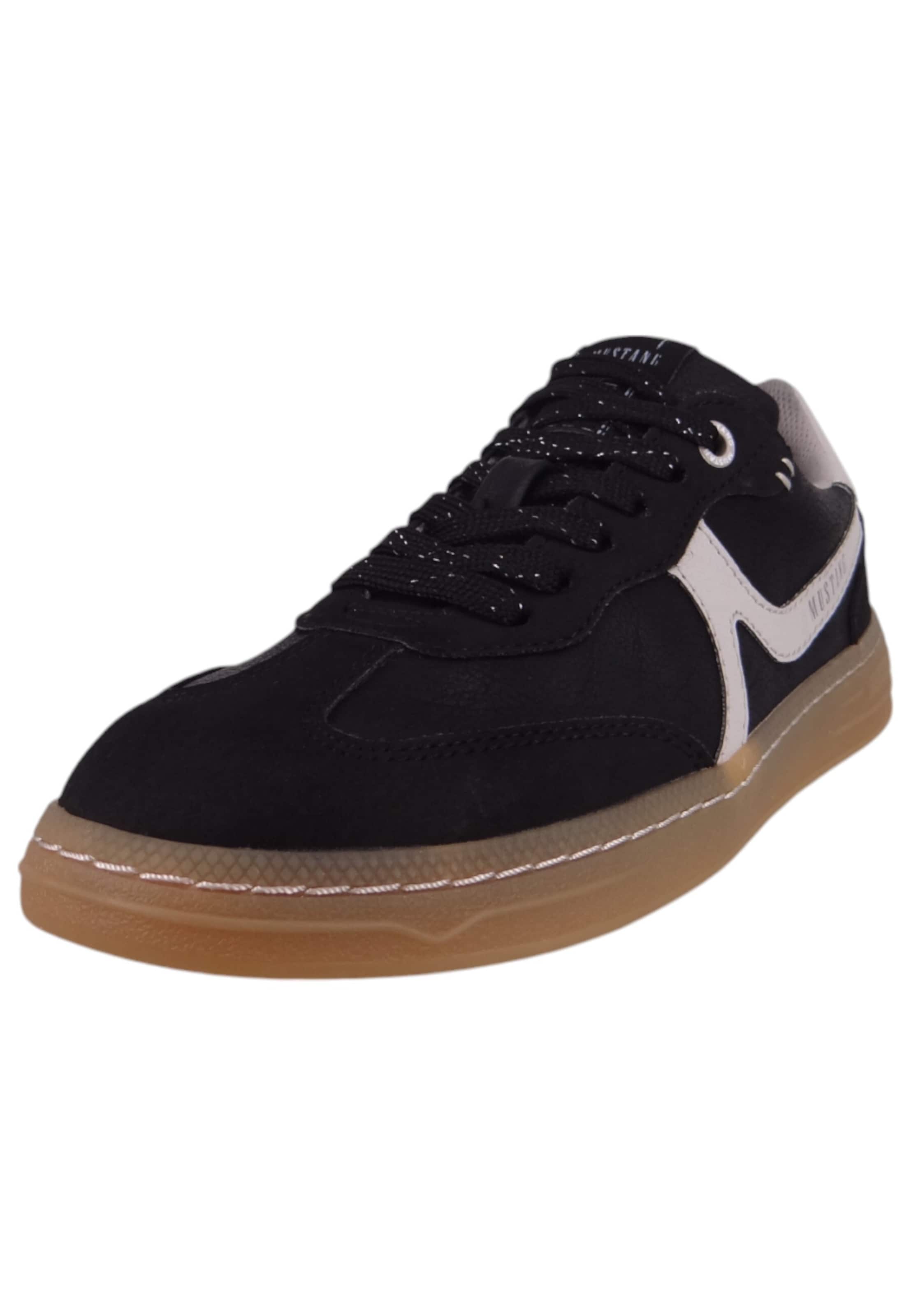 MUSTANG Sneakers in Black: front