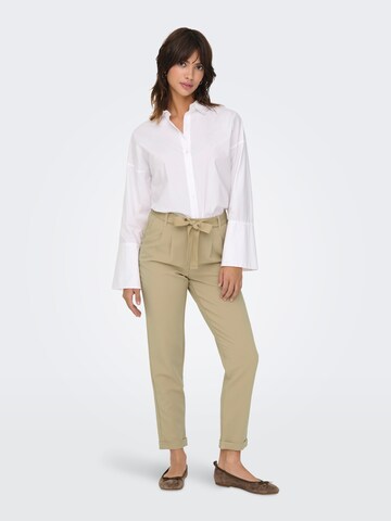 Tapered Pantaloni con pieghe 'ONLRITA-NEMY' di ONLY in verde