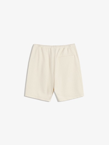 Bershka Ohlapna forma Hlače | bela barva
