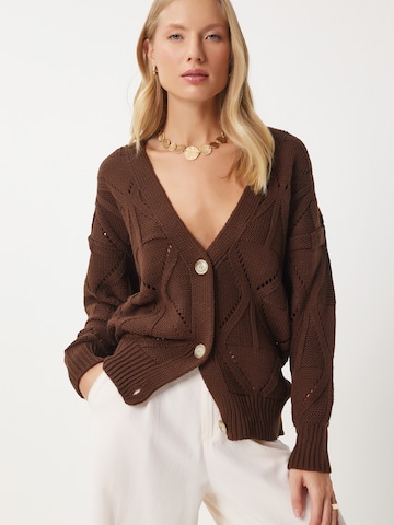 Geacă tricotată de la Happiness İstanbul pe maro