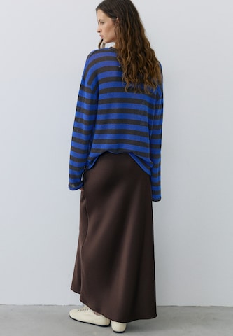 Pulover de la Pull&Bear pe albastru