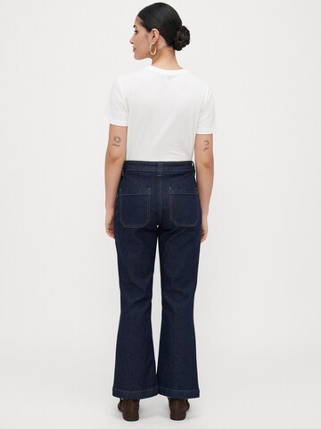 Only Petite Flared Jeans in Blue