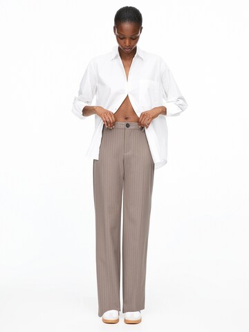 Loosefit Pantalon à plis Pull&Bear en beige