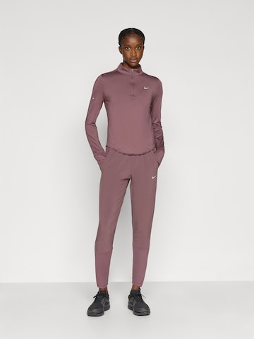 T-shirt fonctionnel 'SWIFT' NIKE en violet