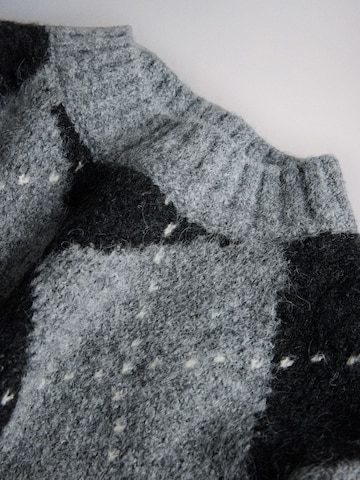 The Set Pullover i grå