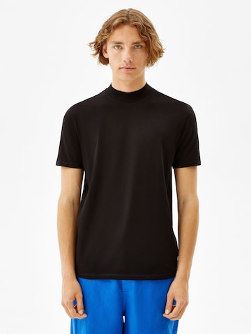 T-Shirt Bershka en noir : devant