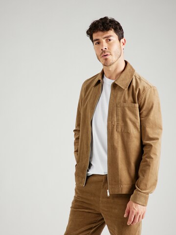 ABOUT YOU x Jaime Lorente Between-Season Jacket 'Emilio' in Brown: front