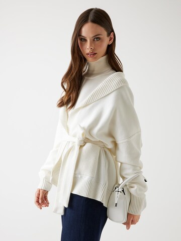 GUESS Knit Cardigan in White: front