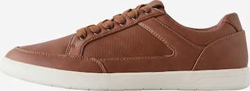 Next Matalavartiset tennarit värissä ruskea: etupuoli