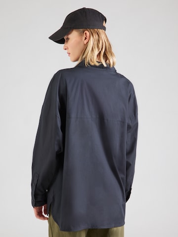 Nike Sportswear Blouse 'CHLL' in Zwart