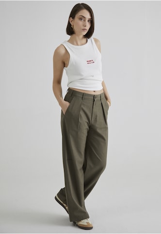 Loosefit Pantaloni con pieghe di Prohibited in verde