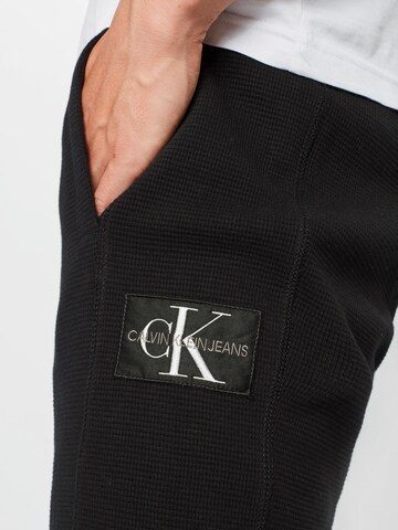 Calvin Klein Jeans Regular Shorts in Schwarz