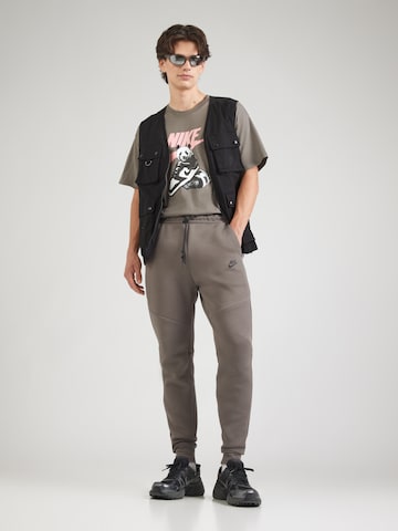 Nike Sportswear - Tapered Pantalón 'TCH FLC' en gris