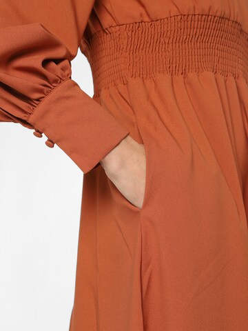 KLEO Kleid in Braun
