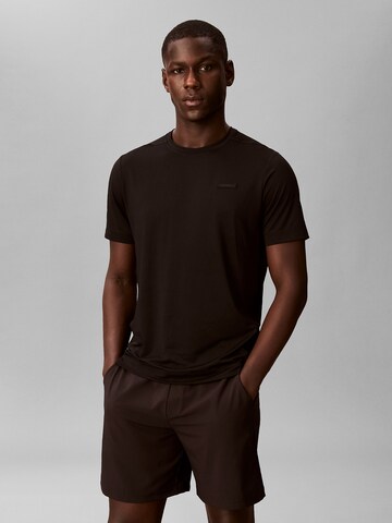 Calvin Klein Sport Regular Broek in Bruin: voorkant