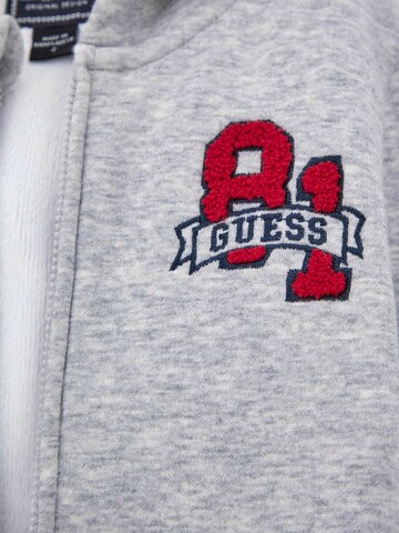 GUESS Set in Grau