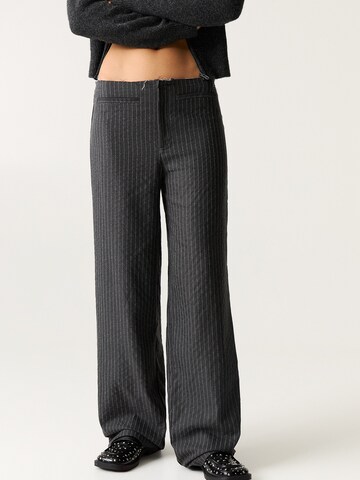 Wide leg Pantaloni di Pull&Bear in grigio: frontale