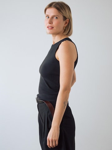 Honest Basics - Top en negro