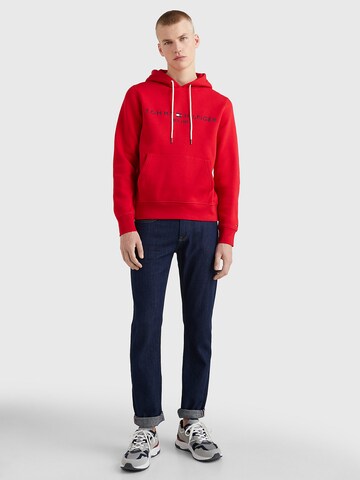 TOMMY HILFIGER - Regular Fit Sweatshirt em vermelho