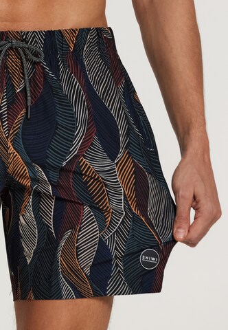 Shiwi Board Shorts 'wild leaves 4-way stretch' in Schwarz