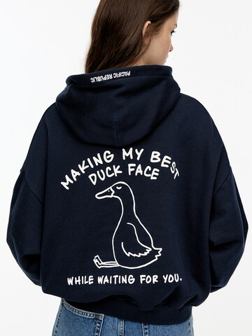 Sweat-shirt 'DUCK' Pull&Bear en bleu