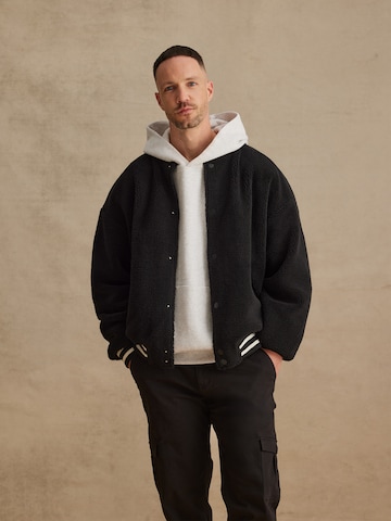 DAN FOX APPAREL Between-season jacket 'Tyler' in Black: front