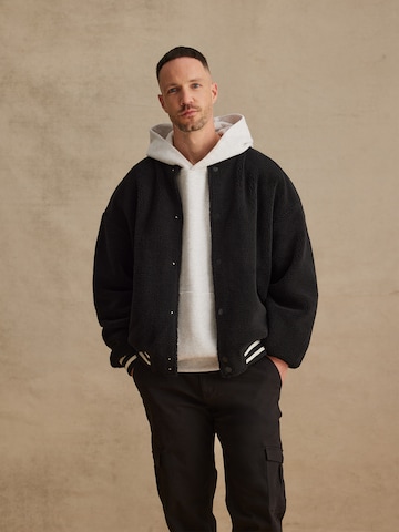 DAN FOX APPAREL Between-Season Jacket 'Tyler' in Black: front