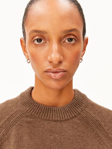 ARMEDANGELS Pullover in Braun