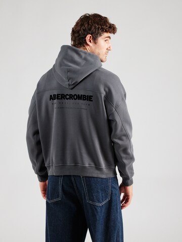 Abercrombie & Fitch - Sudadera 'IN THE STAND' en gris: frente