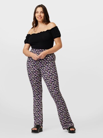 évasé Pantalon 'NALA' PIECES Curve en noir