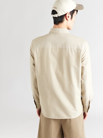 Coupe regular Chemise MUSTANG en beige