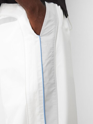 Bershka Loosefit Kalhoty – bílá