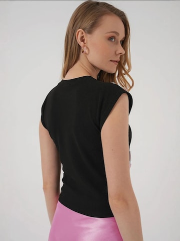 Bigdart Top in Black