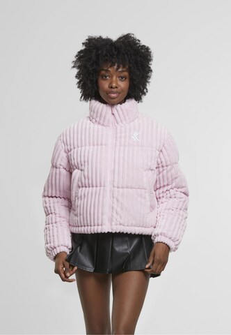 Karl Kani Übergangsjacke in Pink: Vorderseite