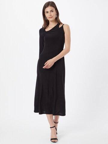 Rochie de la Warehouse pe negru