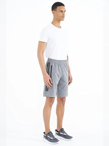 Regular Pantaloni de la Tommy Life pe gri