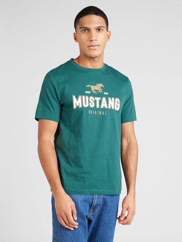 MUSTANG Μπλουζάκι 'Alex' σε πράσινο: μπροστά