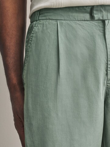 Next Обычный Брюки со складками в Зеленый