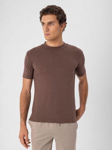 Antioch Shirt in Brown: front