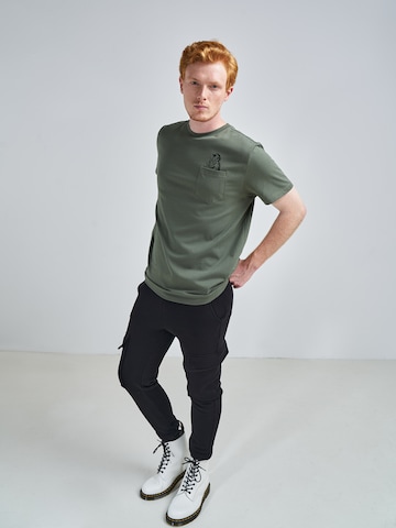 T-Shirt 'Liam' ABOUT YOU x Swalina&Linus en vert
