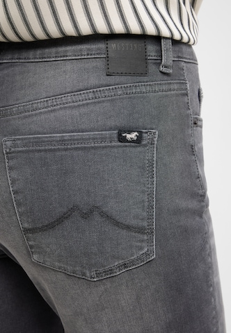 MUSTANG Regular Jeans in Grau