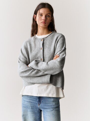Pull&Bear Strickjacke in Grau: Vorderseite