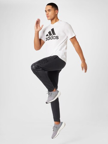 ADIDAS SPORTSWEAR Λειτουργικό μπλουζάκι 'Essentials' σε λευκό