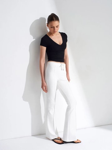 Dilvin Flared Pants in White