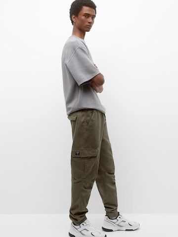 Effilé Pantalon cargo Pull&Bear en vert : devant