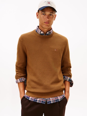 TOMMY HILFIGER Trui 'Essential' in Bruin: voorkant