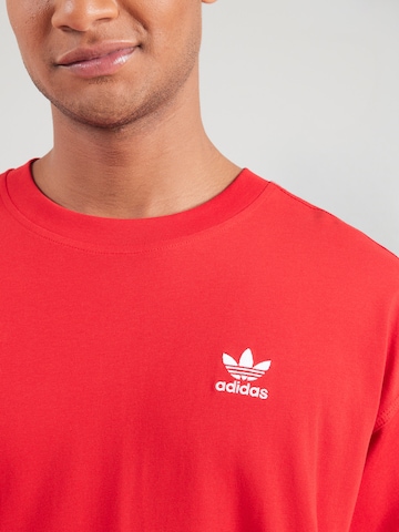 ADIDAS ORIGINALS Koszulka 'Trefoil Essentials' w kolorze czerwony