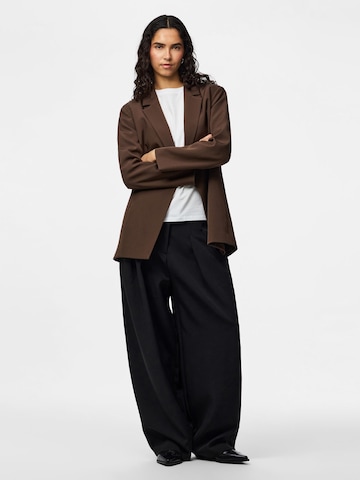 PIECES Blazer 'PCNoline' i brun