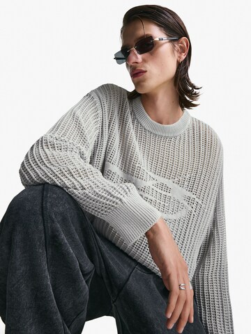 BershkaPulover - siva boja